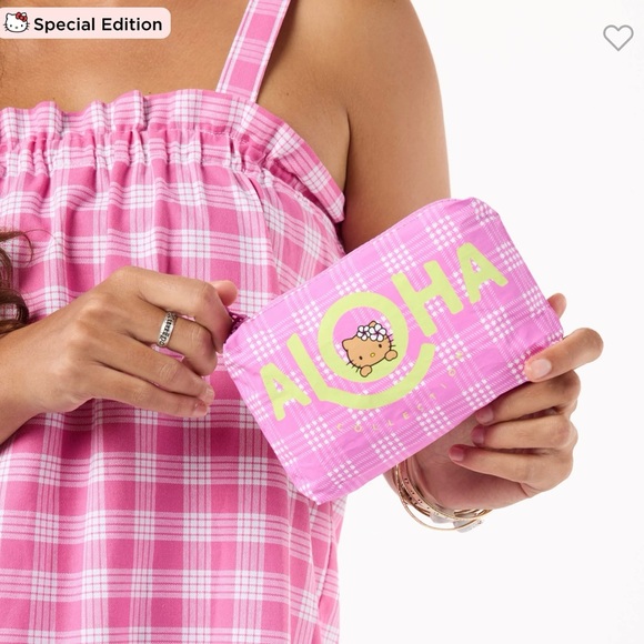 Aloha Collection 💓🌸 Hello Kitty Mini Pouch - Picture 1 of 5